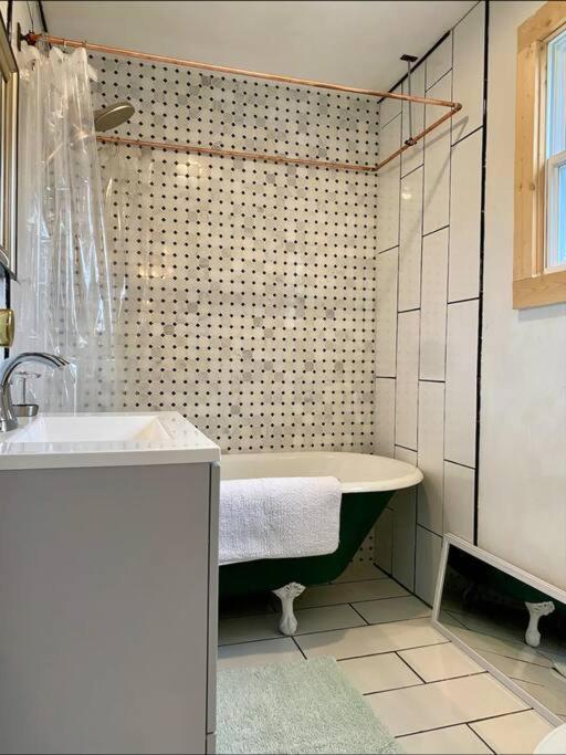 Studio Apt W Garden Kingston Εξωτερικό φωτογραφία